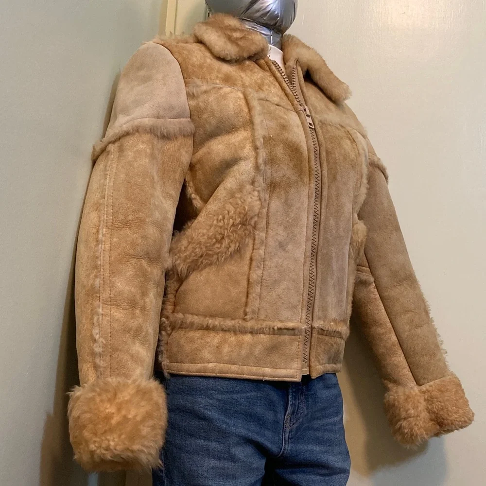 Women's Tan Shearling Zip-Up Jacket with Plush Collar - Picture 3 of 15